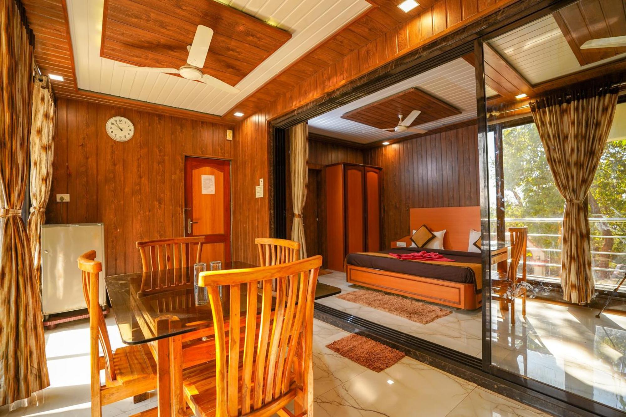 Hotel Kumar Plaza Matheran Exterior photo
