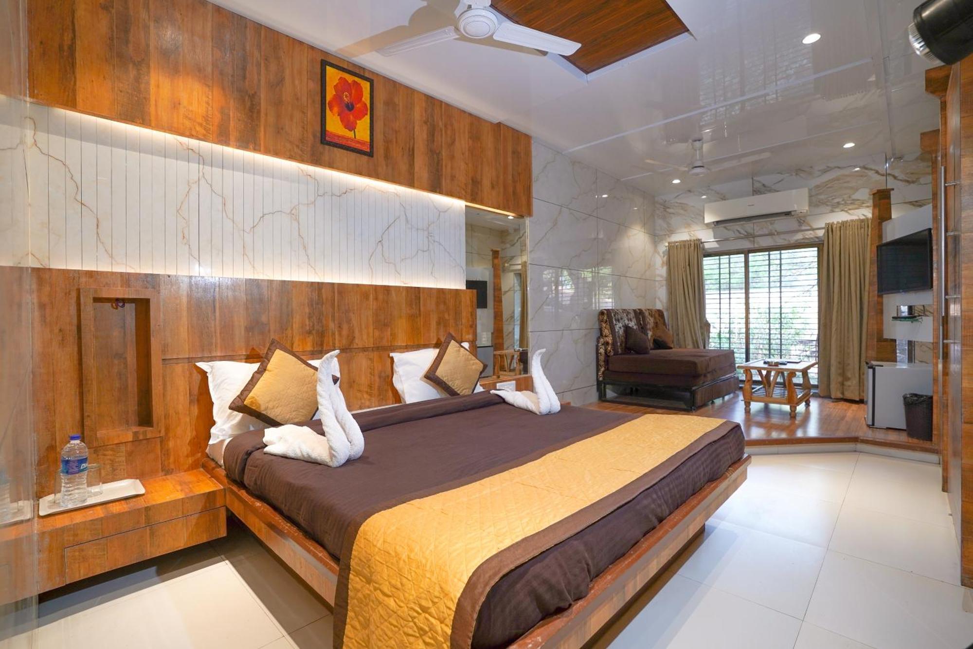 Hotel Kumar Plaza Matheran Exterior photo