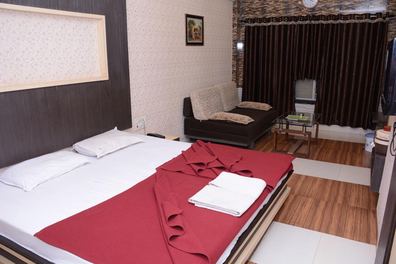 Hotel Kumar Plaza Matheran Exterior photo